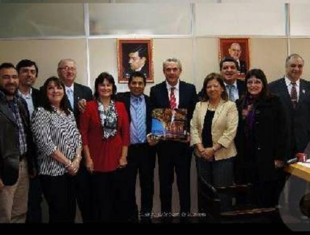 Legisladores analizaron situaci�n fronteriza con Gobernador de Itap�a