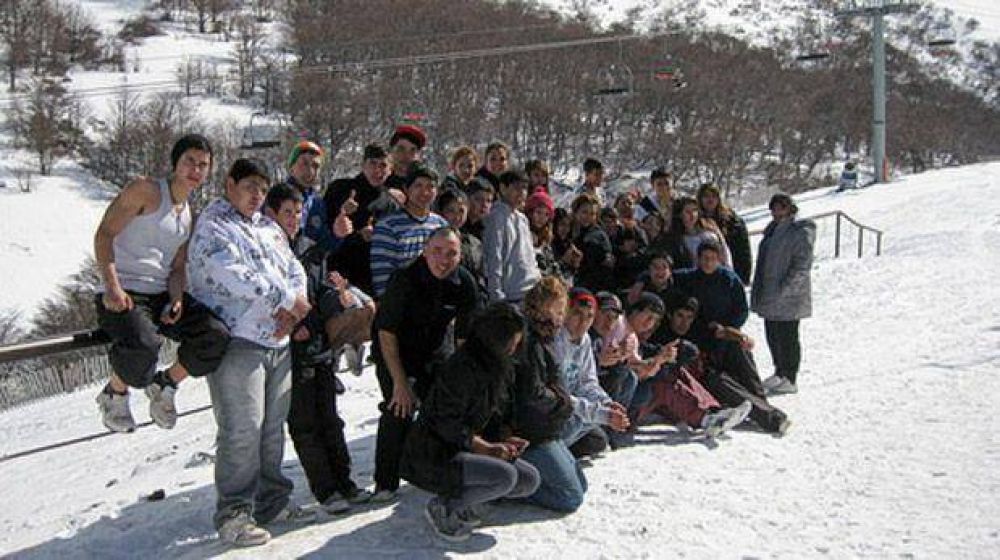 Estudiantes comodorenses disfrutaron de la nieve