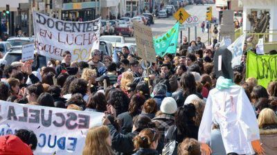 El Gobierno descont� los d�as sin clases a los docentes en asamblea