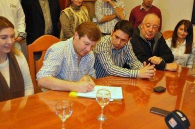 Melella firm� con Naci�n la construcci�n de otras 50 viviendas sociales en la ciudad