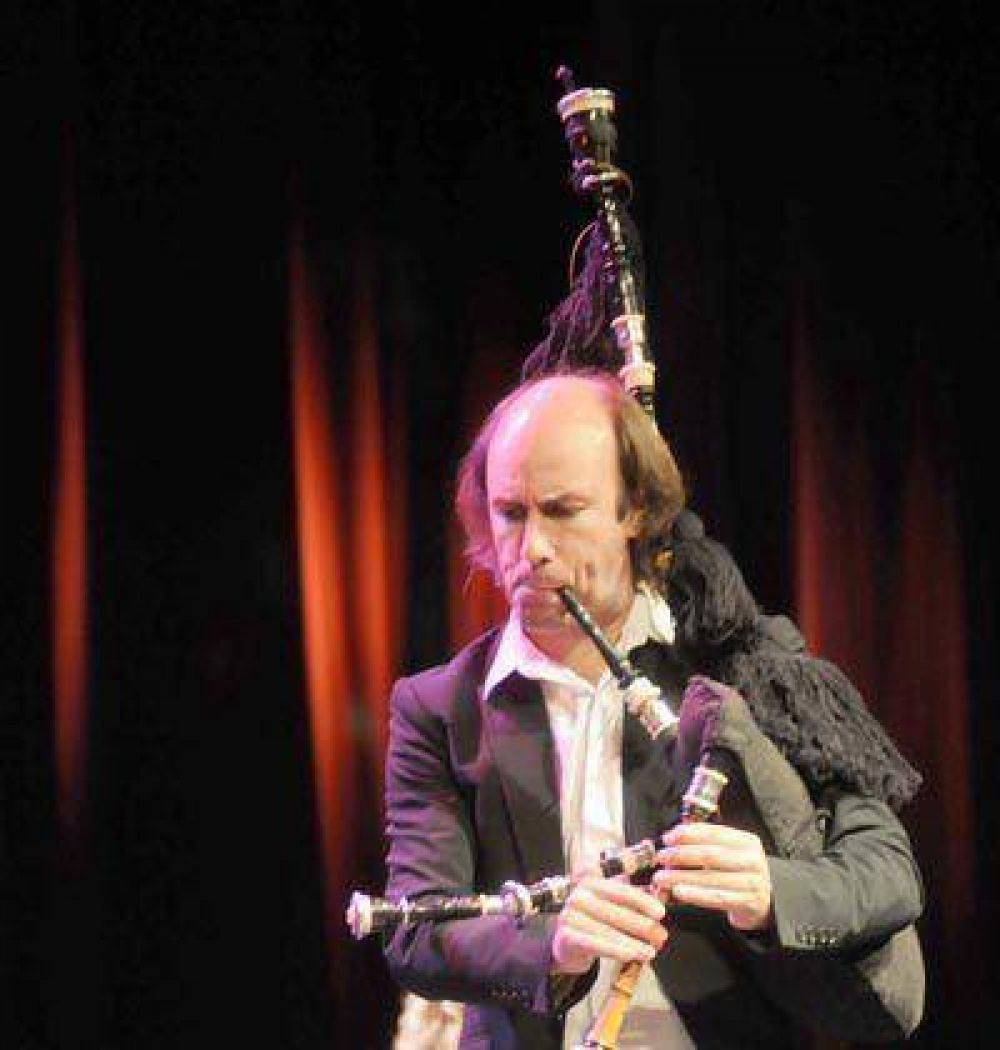 Carlos N��ez dej� el recuerdo de un show de enorme jerarqu�a musical