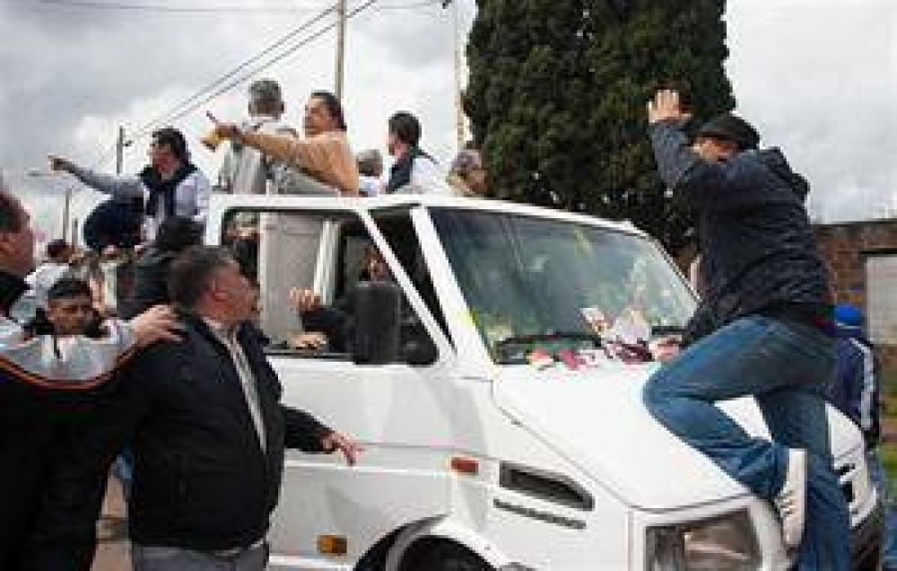 Violenta agresin a una caravana de Massa en un distrito kirchnerista