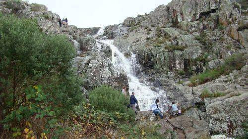 Turista ingl�s cay� desde lo alto de La Cascada