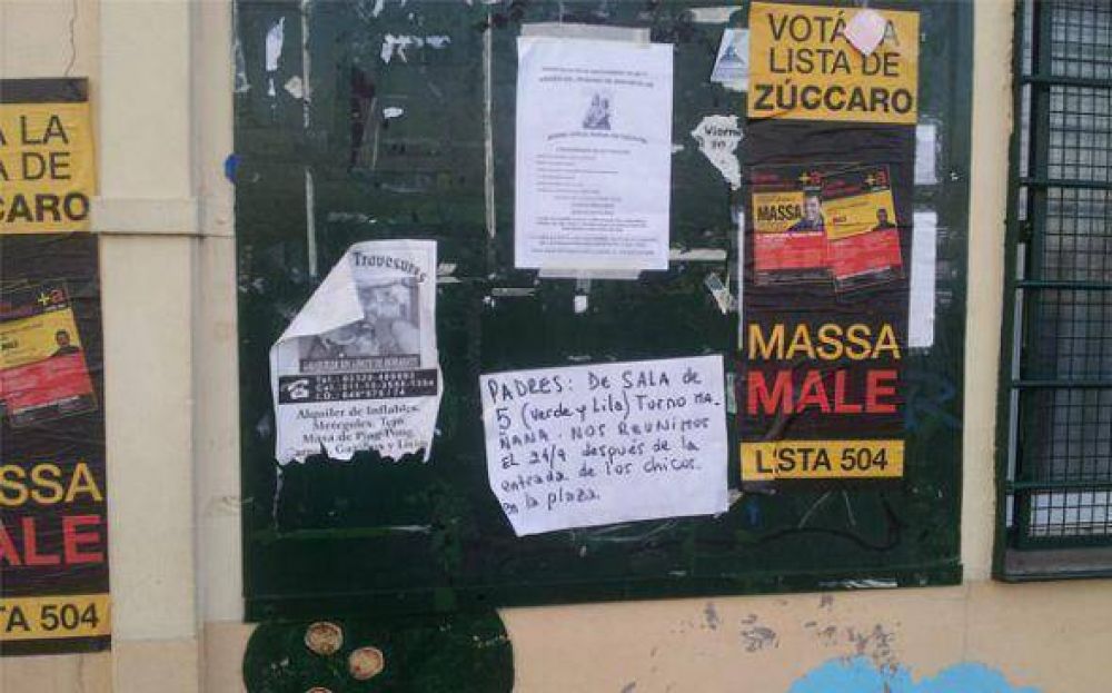 El zuccarismo niega ser el autor de pegatinas pol�ticas en la fachada de una escuela