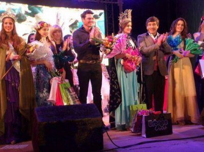 Los estudiantes ya tienen a su Reina: Mora S�nchez