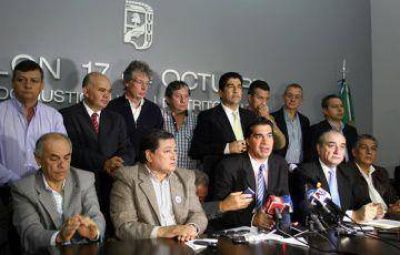 Capitanich busca compromiso durante la campa�a: pidi� "sacarse el traje y los zapatitos"