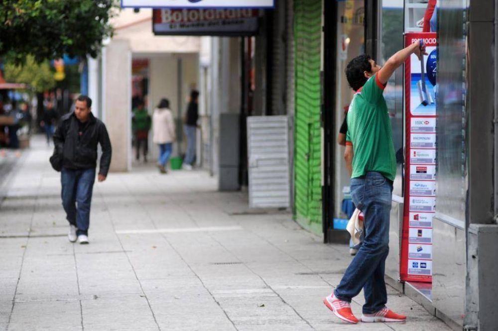 Servicios acotados y atenci�n comercial parcial por el feriado