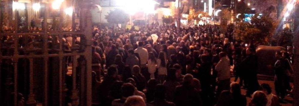 Una multitud march� pidiendo la renuncia de Tello Rold�n