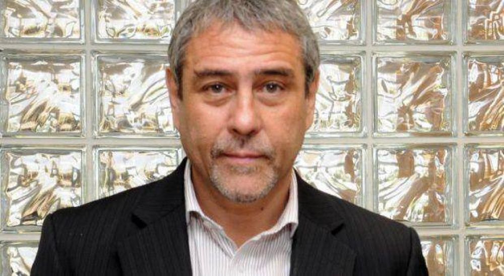 "Sergio Massa va en auto sin espejo retrovisor, y va a chocar"