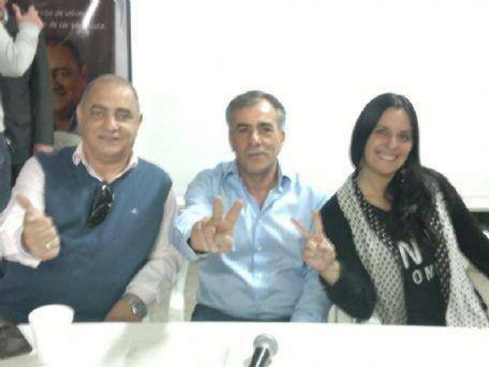 Ignomiriello realiz� un acto en la sede del PJ de Ensenada con el apoyo de Cariglino