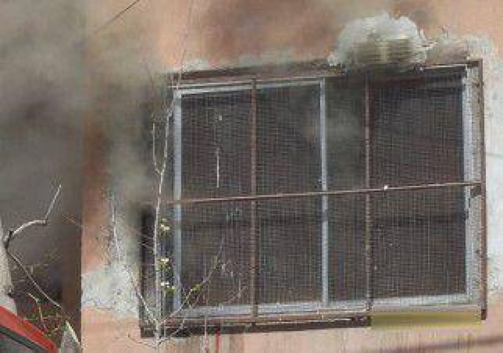 Una joven falleci� en un incendio en Gregorio Alvarez 