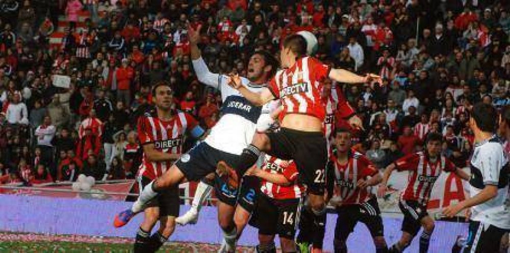 El cl�sico 152 reparti� puntos y dej� instalada la pol�mica