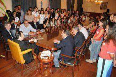 El Gobernador recibi� al Seleccionado Santiague�o de hockey que se coron� campe�n