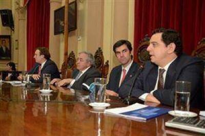 Constitucionalistas destacan confiabilidad en el voto electr�nico de Salta