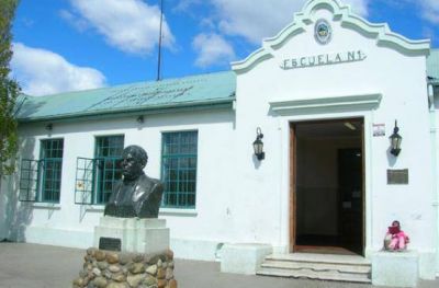 Por falta de pago, Macro Servicios suspendi� la limpieza de quince colegios