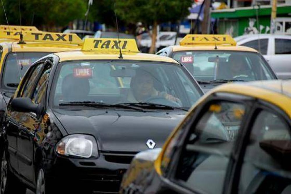 Taxistas y municipio se reunir�n el jueves para tratar el aumento de tarifas