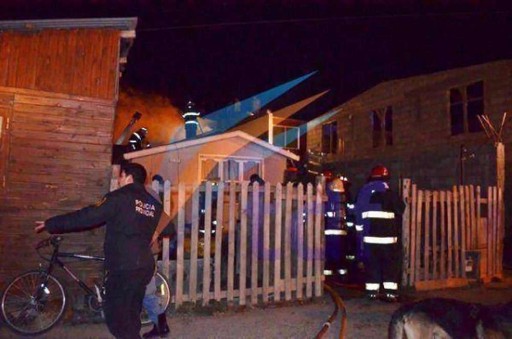 Incendio dej� a nueve personas en la calle