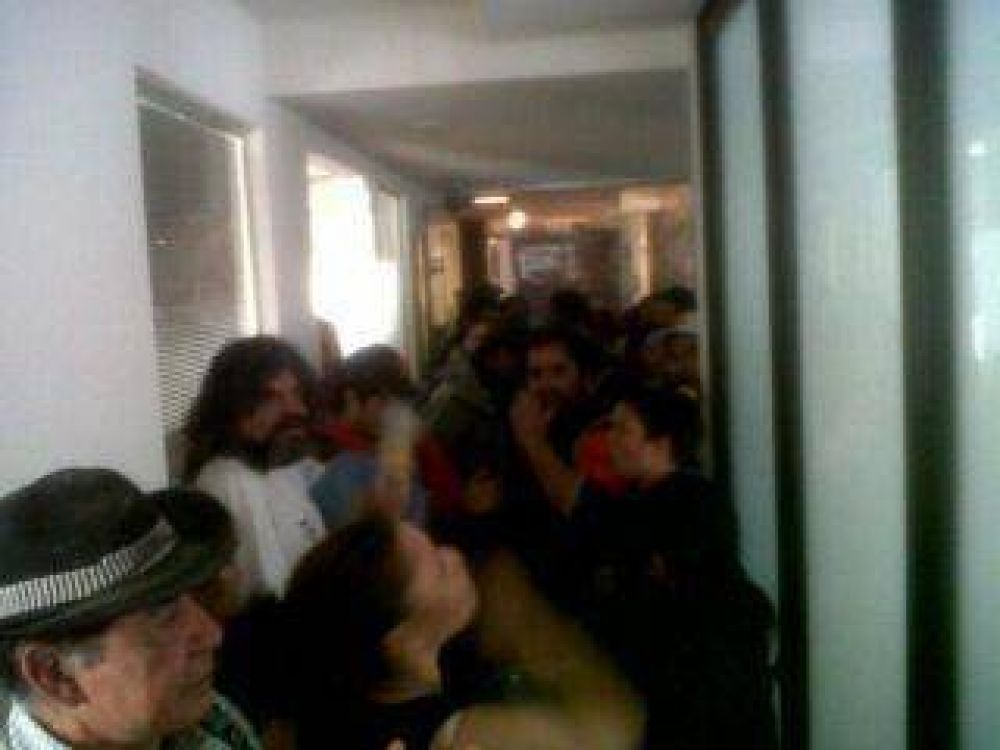 Ciudad: Vecinos de las villas tomaron la Secretar�a de H�bitat