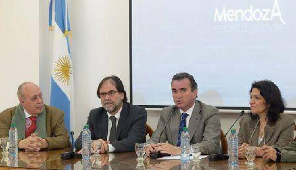 P�rez y Coscia anunciaron el rescate de murales en el Correo Argentino