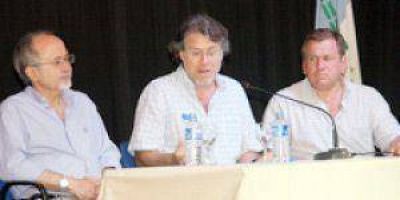 Foster: �Insfr�n debe terminar su gobierno�