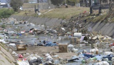 Los canales de Circunvalaci�n est�n llenos de basura