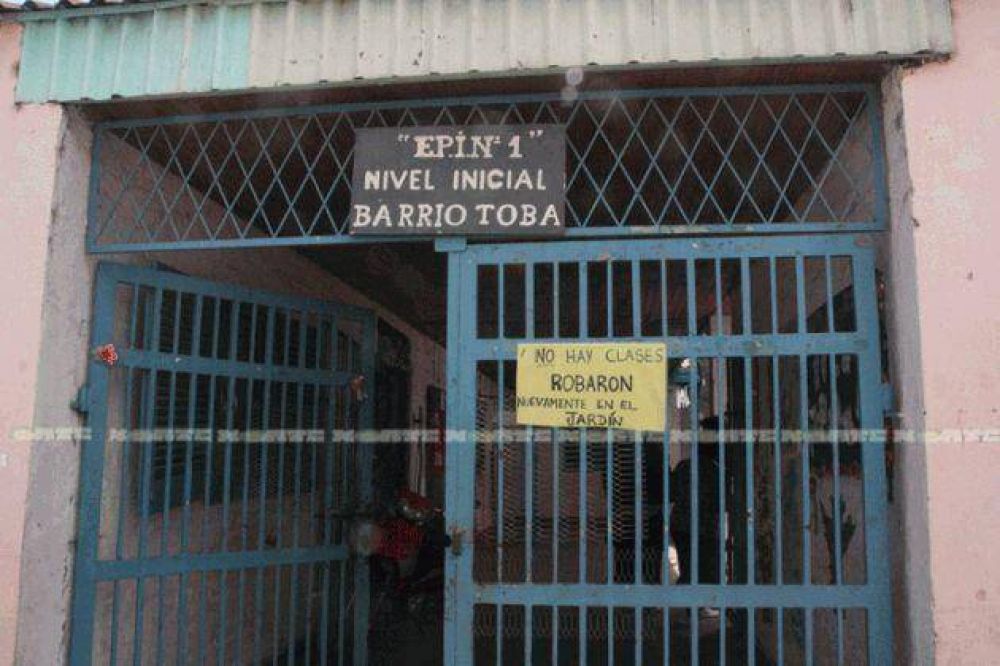 La delincuencia se adue�a del jard�n del barrio Toba. Robaron hasta la comida de los chicos