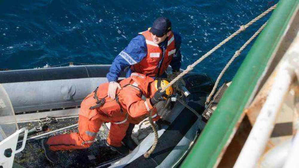La hermana del activista de Greenpeace confi� que �Hern�n estar�a llegando a tierra ma�ana�
