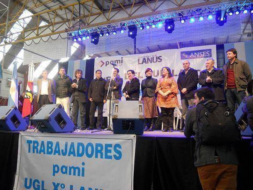 PAMI JUNTO AL MUNICIPIO DE LANUS Y EL ANSES FESTEJO �EL DIA DEL JUBILADO�