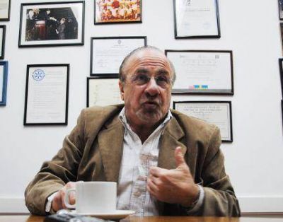 Lamacchia denunci que comerciantes y trabajadores fueron amenazados si abran el Da del Empleado de Comercio