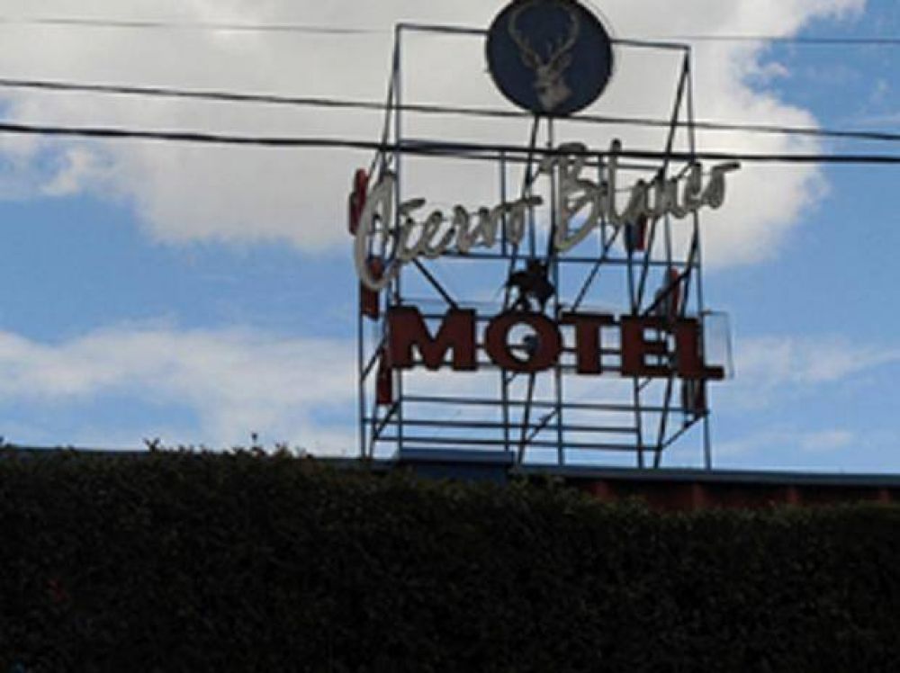 Una pareja denunci� que fue retenida en un motel de Fisherton