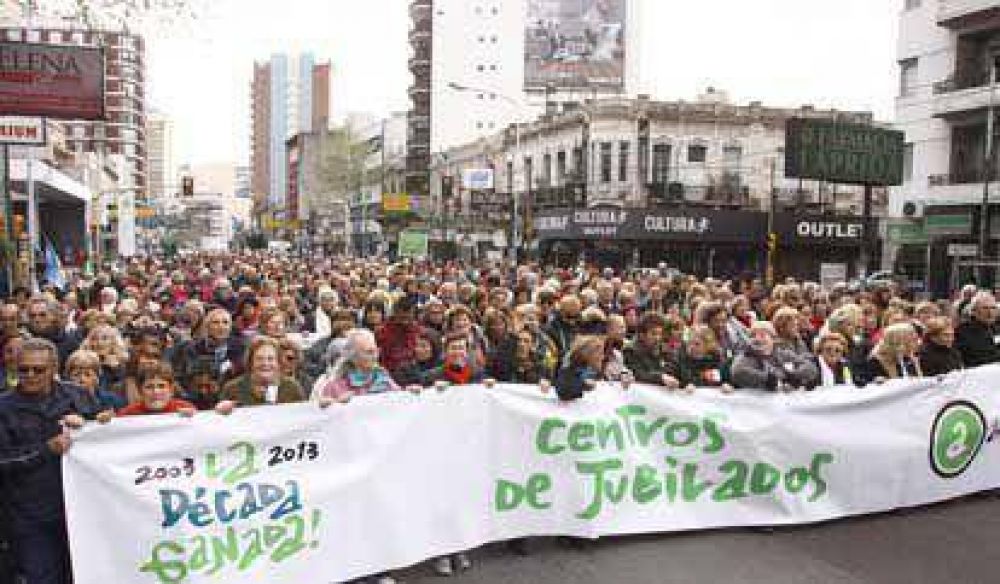 Avellaneda festej� el d�a del jubilado con la 1� edici�n de la �Caminata Saludable�