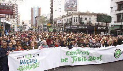Avellaneda festej� el d�a del jubilado con la 1� edici�n de la �Caminata Saludable�