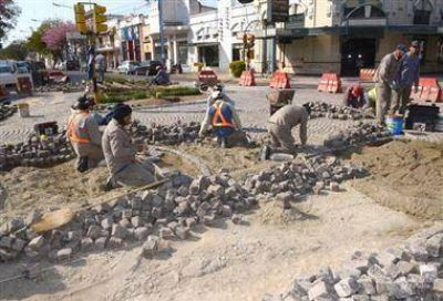 Adoquinado: siguen los trabajos frente al m�stil