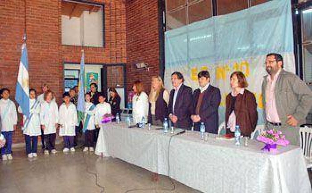 Alberto Sileoni en Pergamino: anunci� obras y entreg� recursos did�cticos