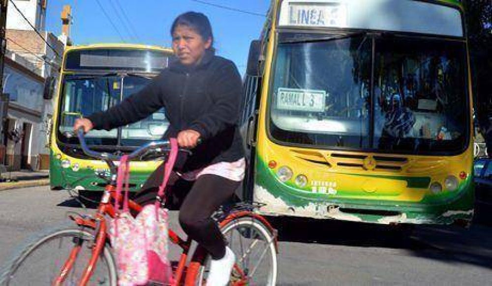 El transporte urbano sigue con interrupciones y servicio m�nimo