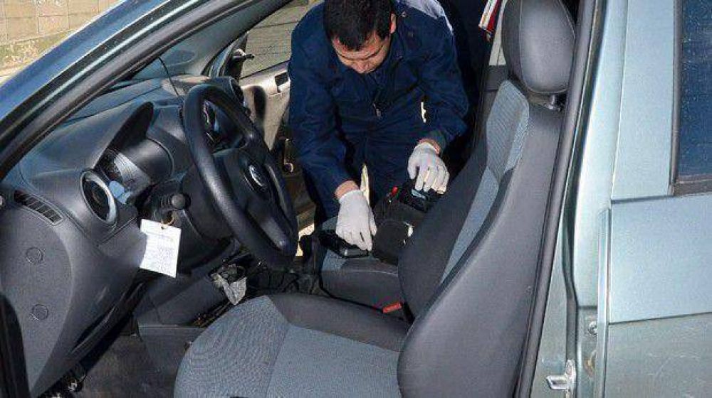 Ins�lito: una joven se hizo atropellar para robar el auto