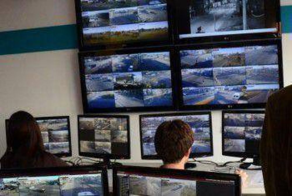 Invitan a fiscales y a concejales de la oposici�n al Centro de Monitoreo