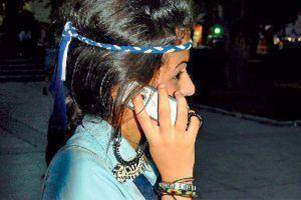 Por d�a se denuncian m�s de 100 robos de celulares en Santiago