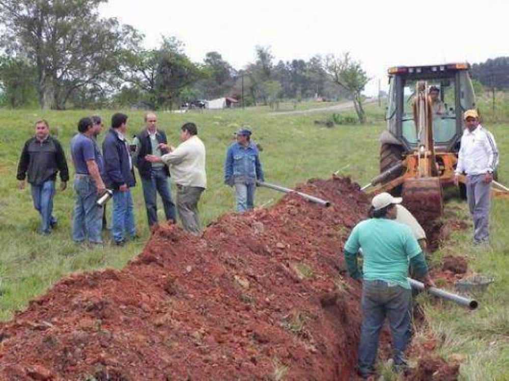 Extienden la red de agua potable para 34 familias