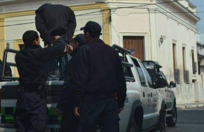 Asalt� a una mujer y enfrent� con un cuchillo a dos polic�as