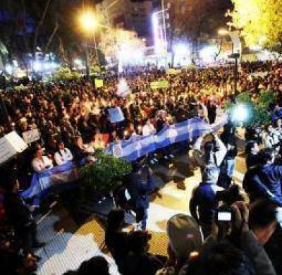 UNLaR. Tello Rold�n minimiz� la protesta y le peg� a la prensa