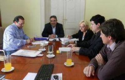 Jalil firm� el convenio para adquirir 705 lotes en el sur