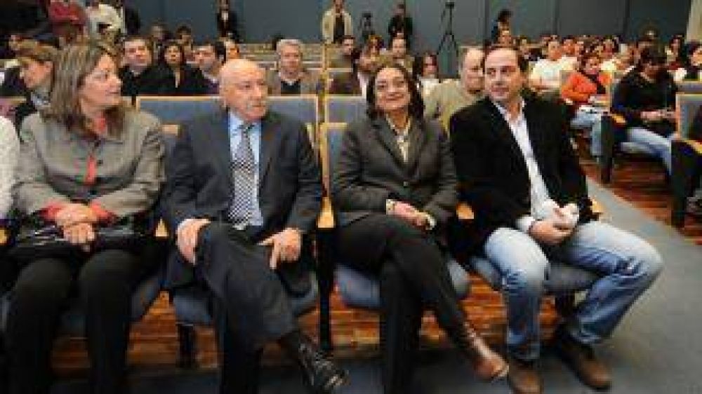 Presentaron el anteproyecto para la refuncionalizaci�n de la manzana del turismo
