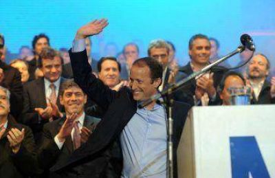Lanzamiento: Insaurralde duro con Massa