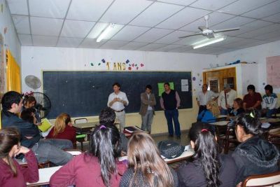 Ins�lito: Riccardo hace campa�a en las aulas