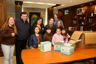 Belloni hizo entrega de materiales deportivos a Escuela de Pat�n Art�stico