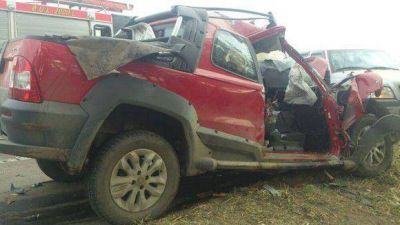Un grupo j�venes falleci� al impactar contra un cami�n