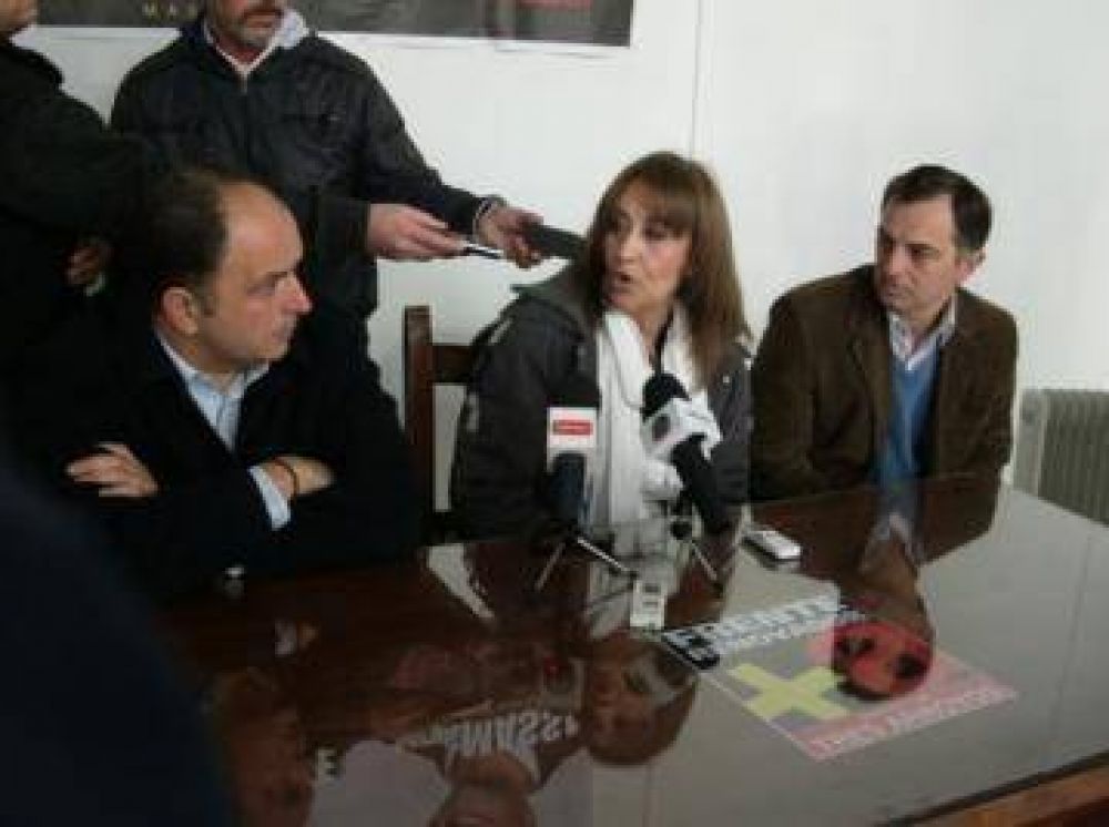 Tundis: "acompa�o a Massa por mi vocaci�n de servicio"