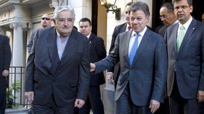 Santos y Mujica advierten: "Se agota el tiempo para la paz"