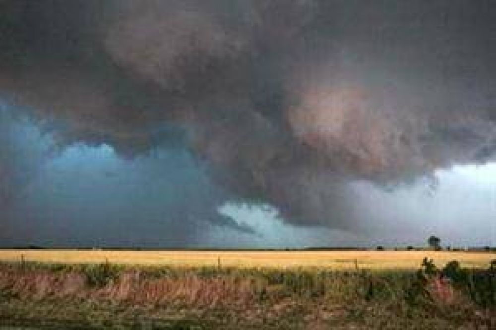 Un tornado deja dos muertos, 64 heridos y cien casas destruidas en Brasil
